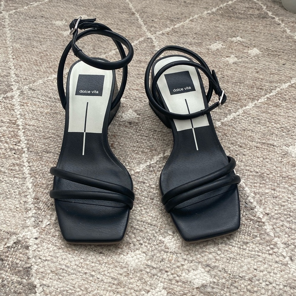 🍓dolce vita | strappy black block heels with texture